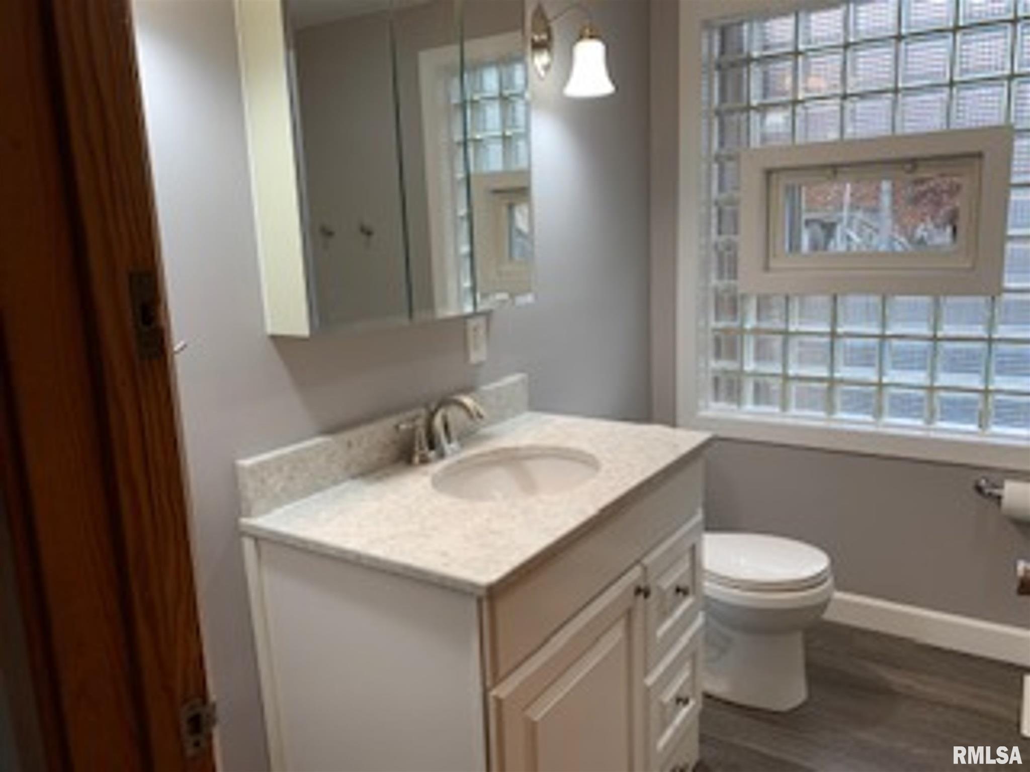 2004 Bruns Ln Court Springfield, IL 62702 - Photo 10 of 20 Gallery Image 10