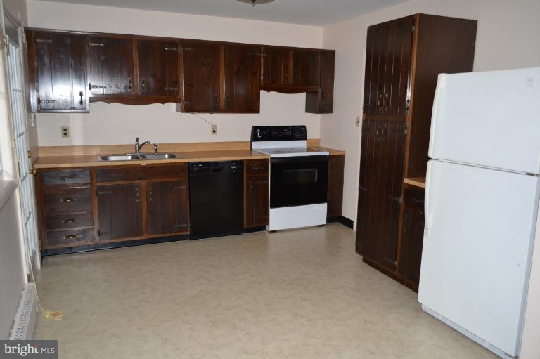 4014 High Point Road Ellicott City, MD 21042 - Photo 14 of 21 Kitchen