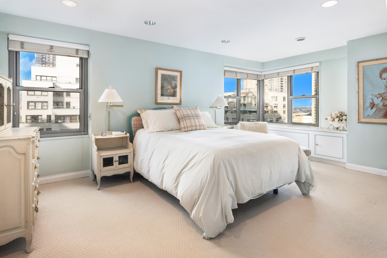 360 East 72nd Street, Unit C1803 Manhattan, NY 10021 - Photo 9 of 15 a bedroom with a bed and a large window