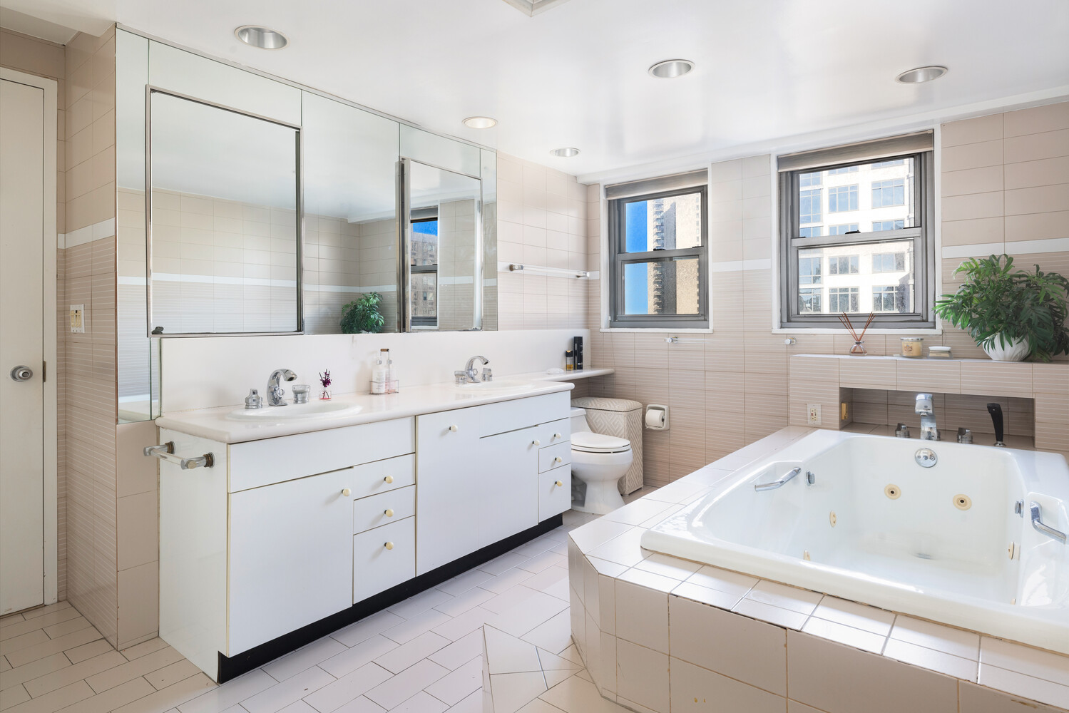 360 East 72nd Street, Unit C1803 Manhattan, NY 10021 - Photo 12 of 15