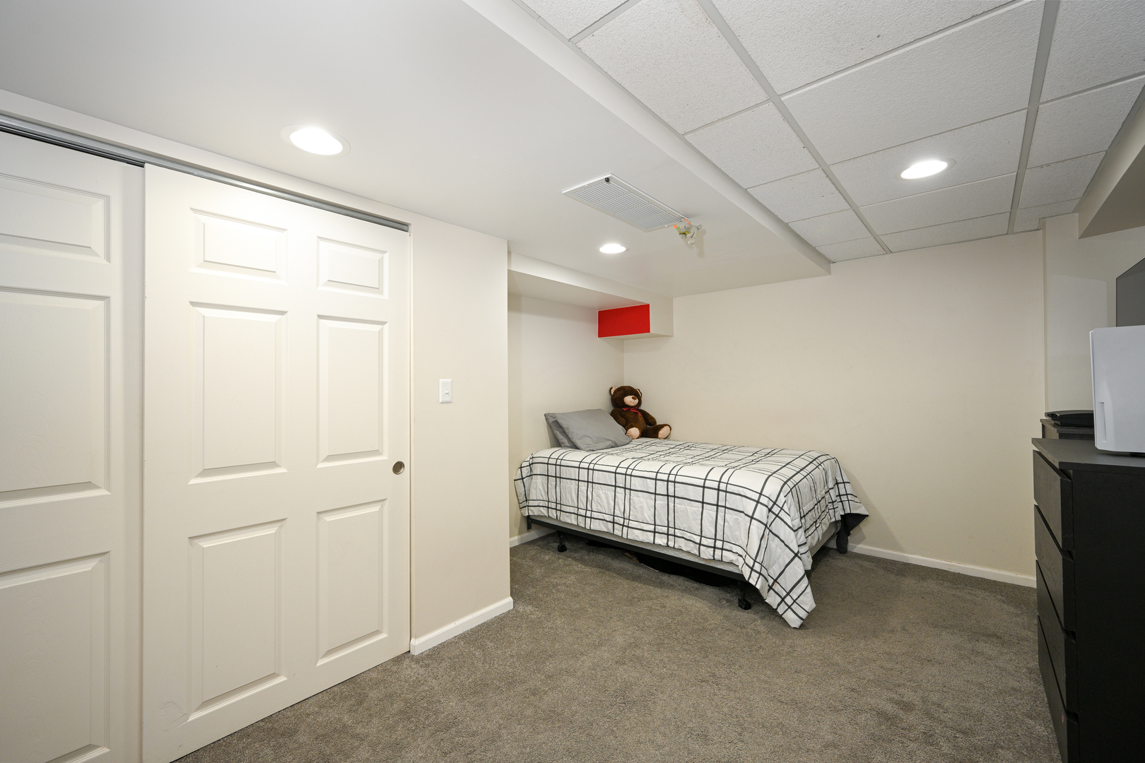 2333 Overlook Court, Unit 2333 Naperville, IL 60563 - Photo 19 of 24 a bed room with a bed and a window