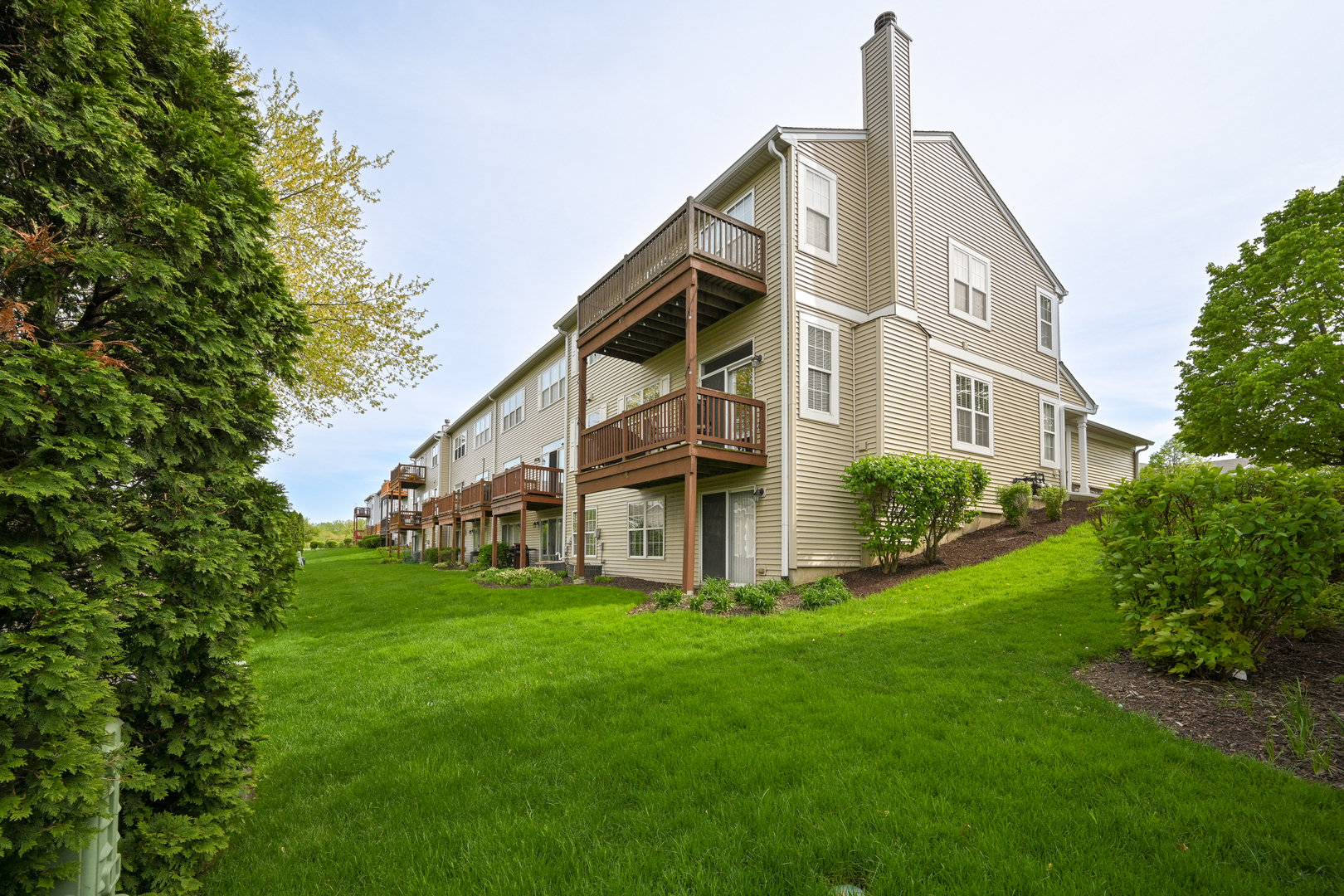 2333 Overlook Court, Unit 2333 Naperville, IL 60563 - Photo 24 of 24 a front view of a house with garden