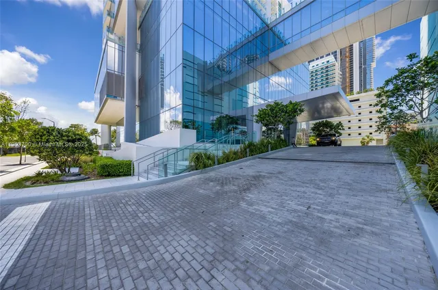 $2,750,000 | 700 Northeast 26th Terrace, Unit 2202, Miami, FL 33137