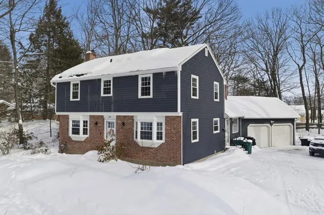 $470,000 | 233 Mt Vernon Street, Fitchburg, MA 01420