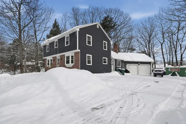 $470,000 | 233 Mt Vernon Street, Fitchburg, MA 01420