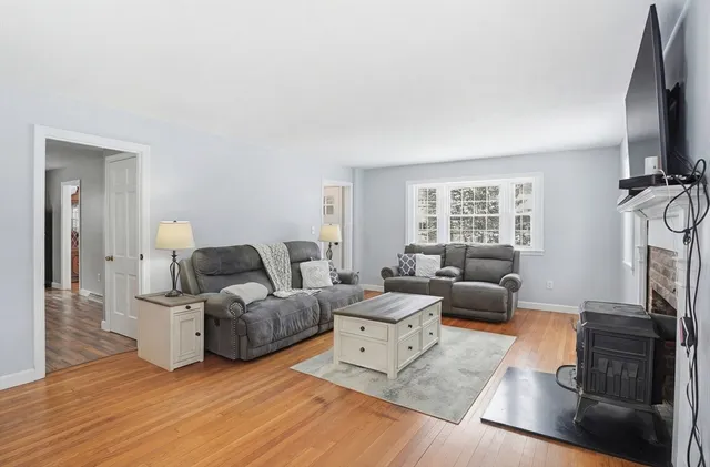 $470,000 | 233 Mt Vernon Street, Fitchburg, MA 01420