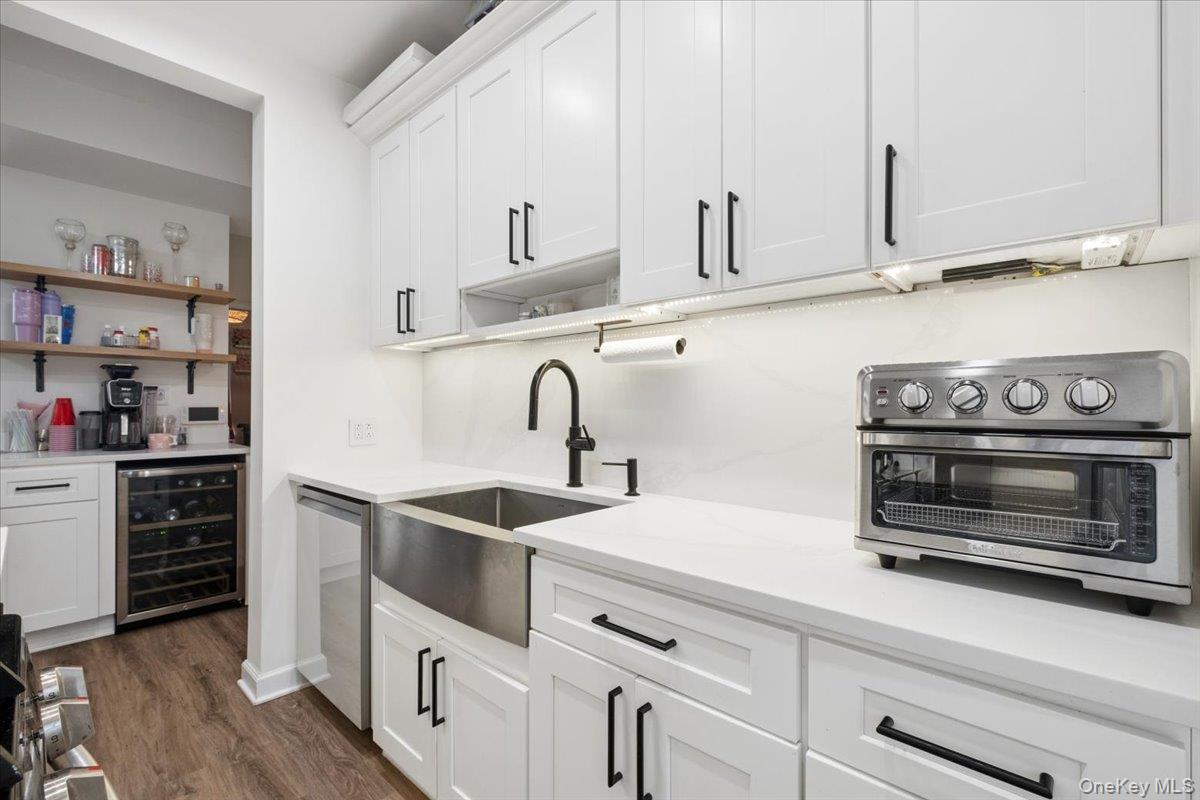 178 Garth Road, Unit TL Scarsdale, NY 10583 - Photo 2 of 29 Tons of Cabinet Storage, and Quartzite Countertops!