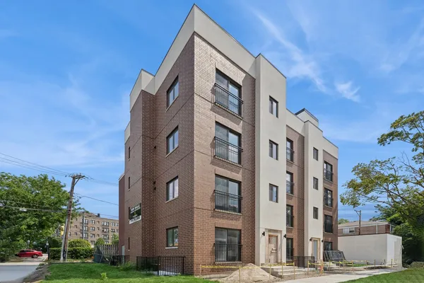 $319,000 | 6755 North Hermitage Avenue, Unit 2, Chicago, IL 60626