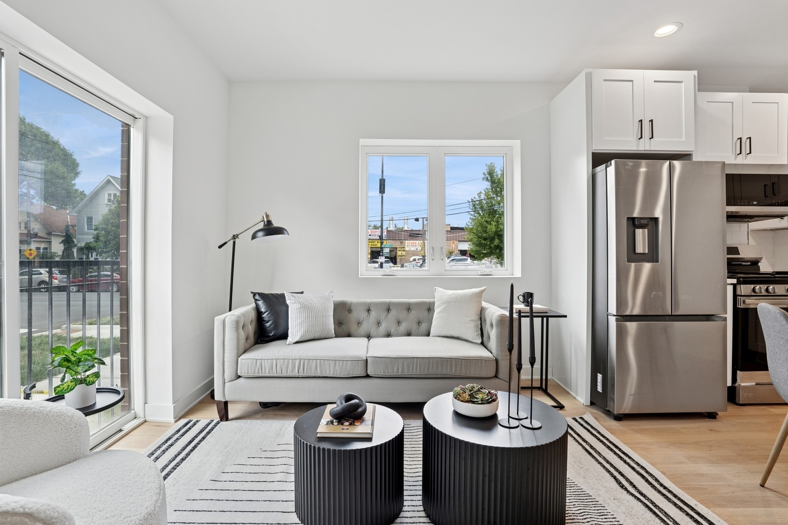6755 North Hermitage Avenue, Unit 2 Chicago, IL 60626 - Photo 4 of 10 a living room with furniture and a window