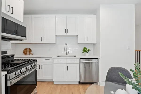$319,000 | 6755 North Hermitage Avenue, Unit 2, Chicago, IL 60626