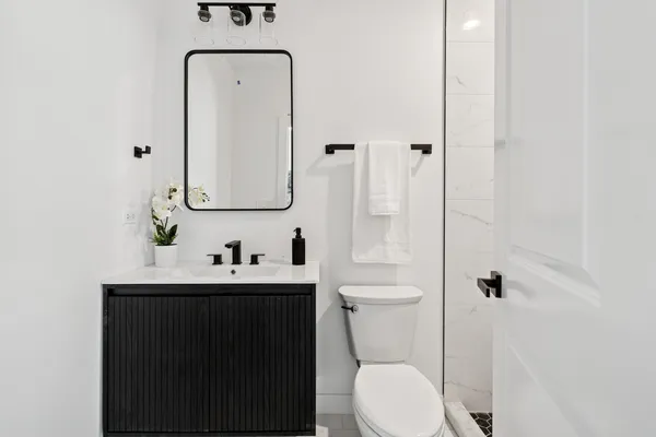 $319,000 | 6755 North Hermitage Avenue, Unit 2, Chicago, IL 60626