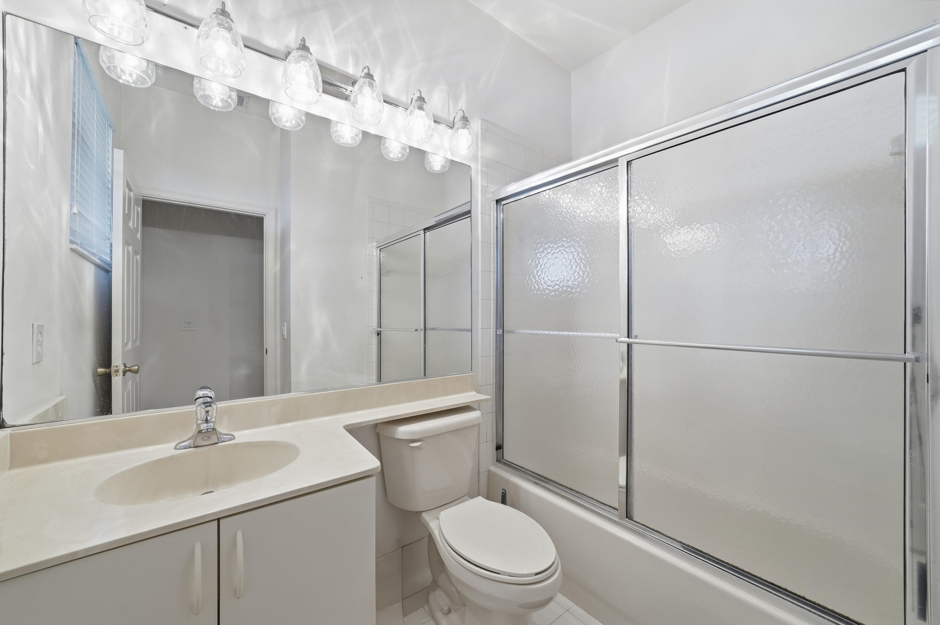 4681 Southwest 131st Terrace Miramar, FL 33027 - Photo 23 of 31 24_dsc05019