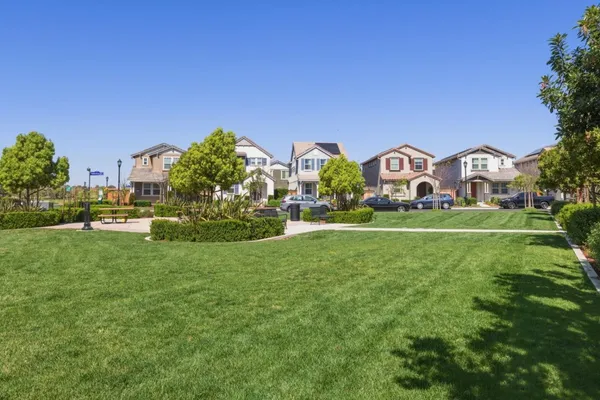 $689,000 | 22 East Funderburg Boulevard, Mountain House, CA 95391