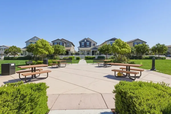 $689,000 | 22 East Funderburg Boulevard, Mountain House, CA 95391