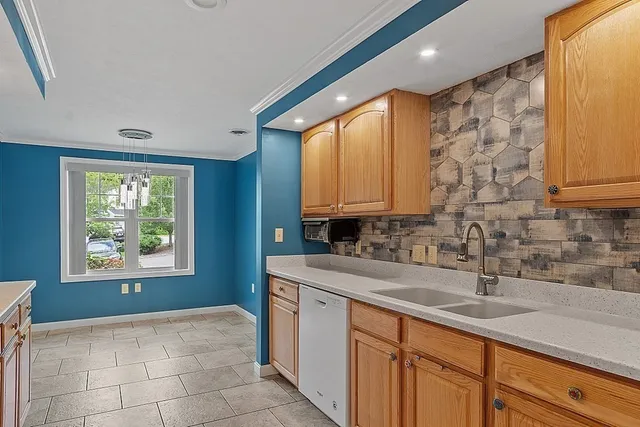 $2,400 | 15 Water Wheel Circle, Unit 15, Templeton, MA 01468