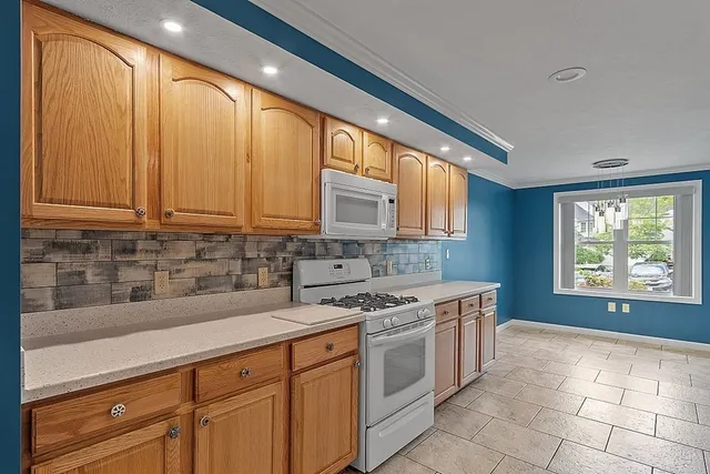 $2,400 | 15 Water Wheel Circle, Unit 15, Templeton, MA 01468