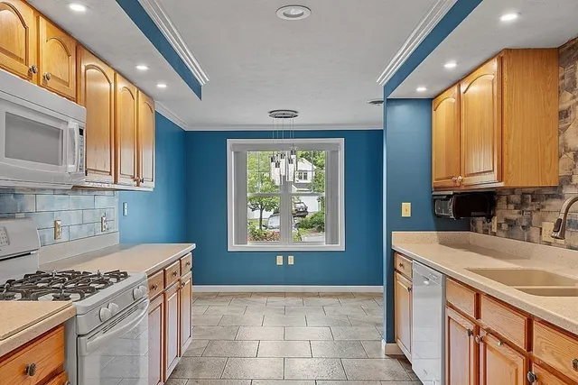 $2,400 | 15 Water Wheel Circle, Unit 15, Templeton, MA 01468