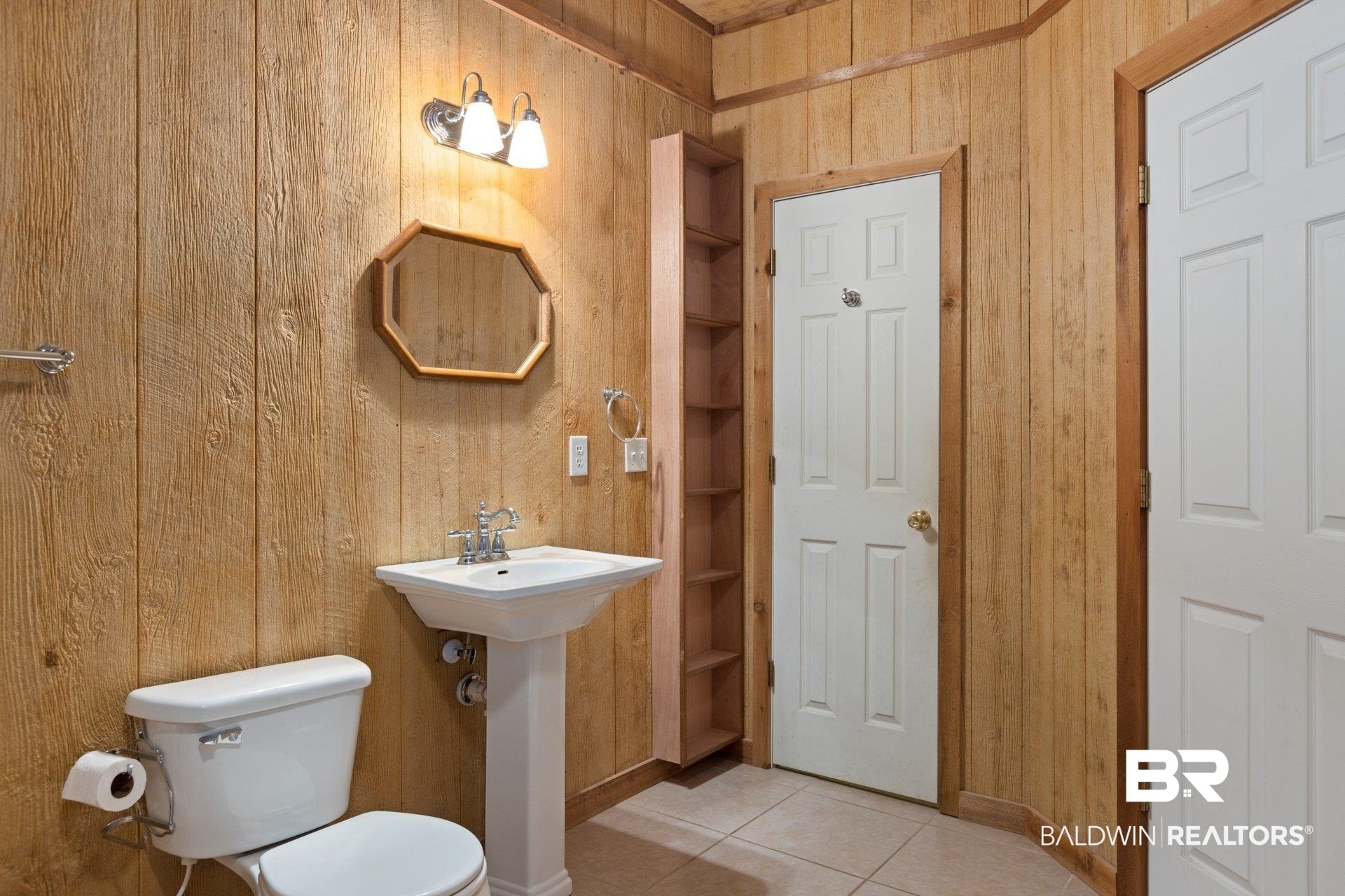 13750 County Road 26 Foley, AL 36535 - Photo 22 of 38 1st Floor Bathroom