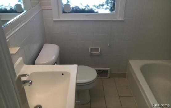 1823 Bradford Road Birmingham, MI 48009 - Photo 23 of 33