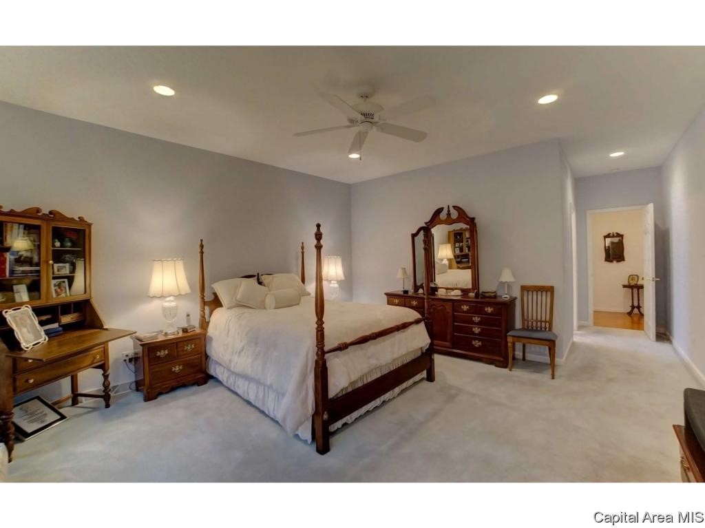 4008 Surry Pl Lane Springfield, IL 62711 - Photo 12 of 36 Gallery Image 12
