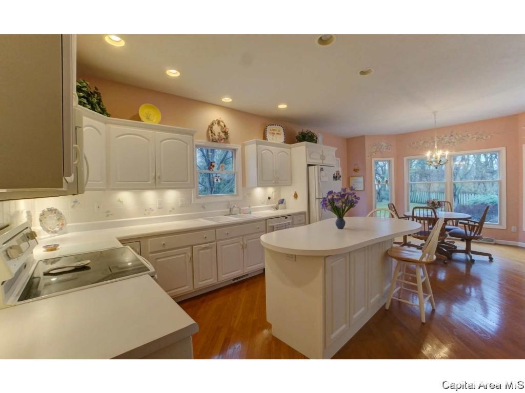 4008 Surry Pl Lane Springfield, IL 62711 - Photo 9 of 36 Gallery Image 9