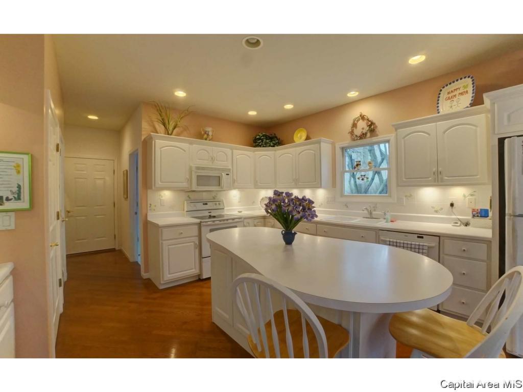 4008 Surry Pl Lane Springfield, IL 62711 - Photo 10 of 36 Gallery Image 10