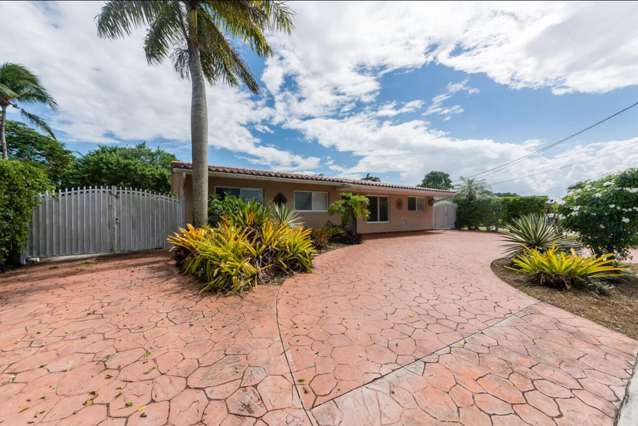 10260 Southwest 48th Street Miami, FL 33165 - Photo 3 of 14 IMG_5266