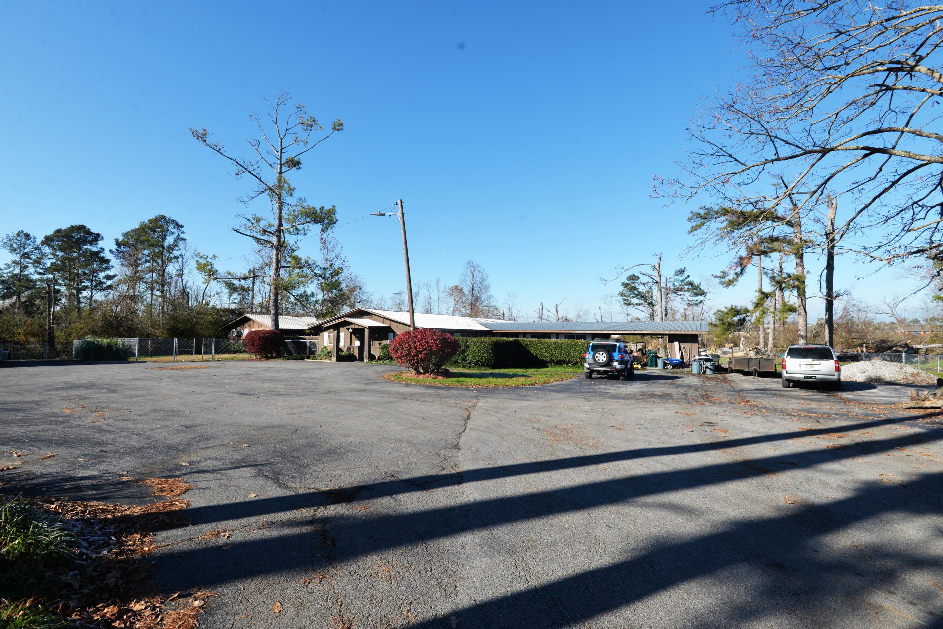 1629 Jenkins Road Chattanooga, TN 37421 - Photo 14 of 29 Kennel and parking area (med)