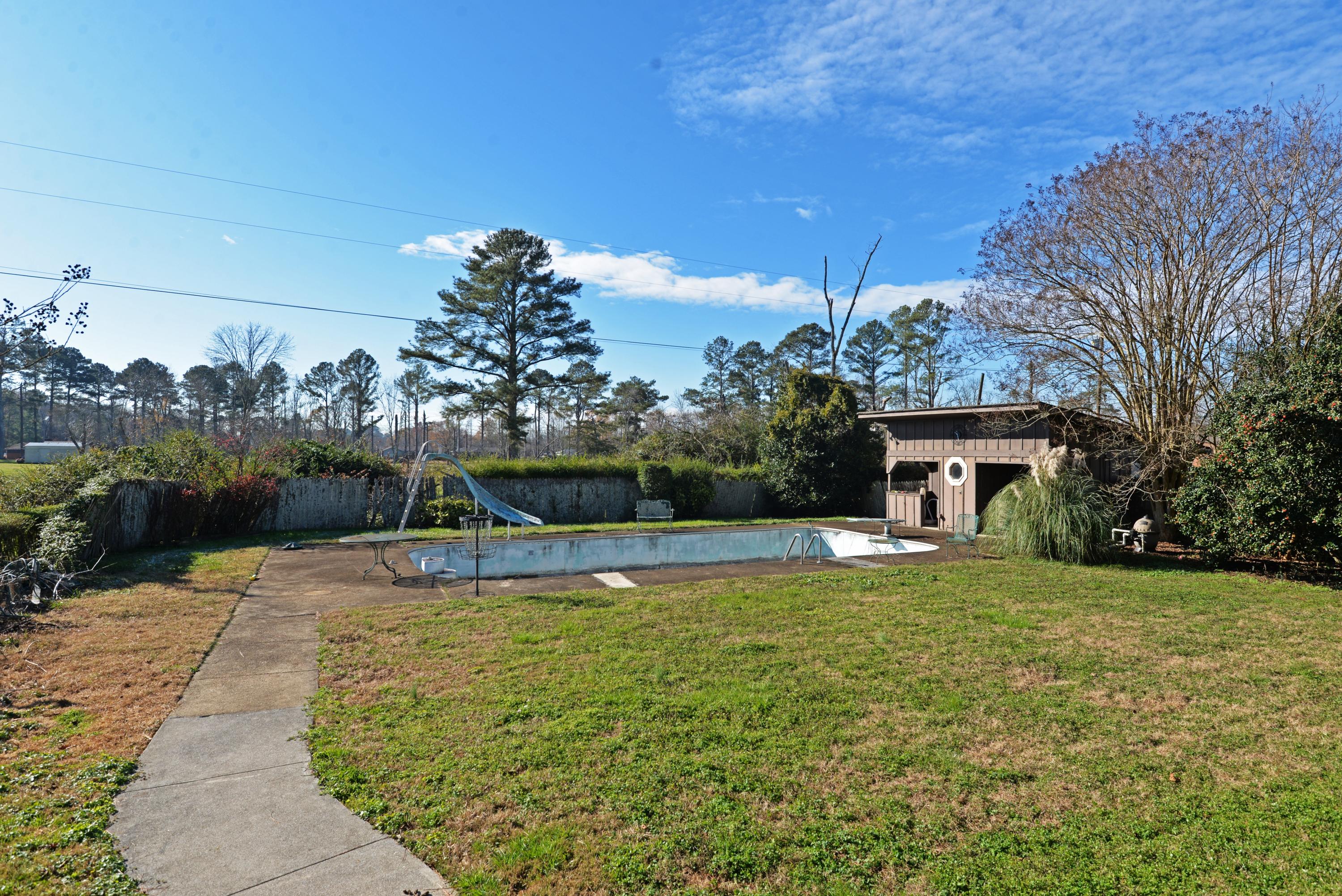 1629 Jenkins Road Chattanooga, TN 37421 - Photo 8 of 29 Main house old pool and pool house (med)