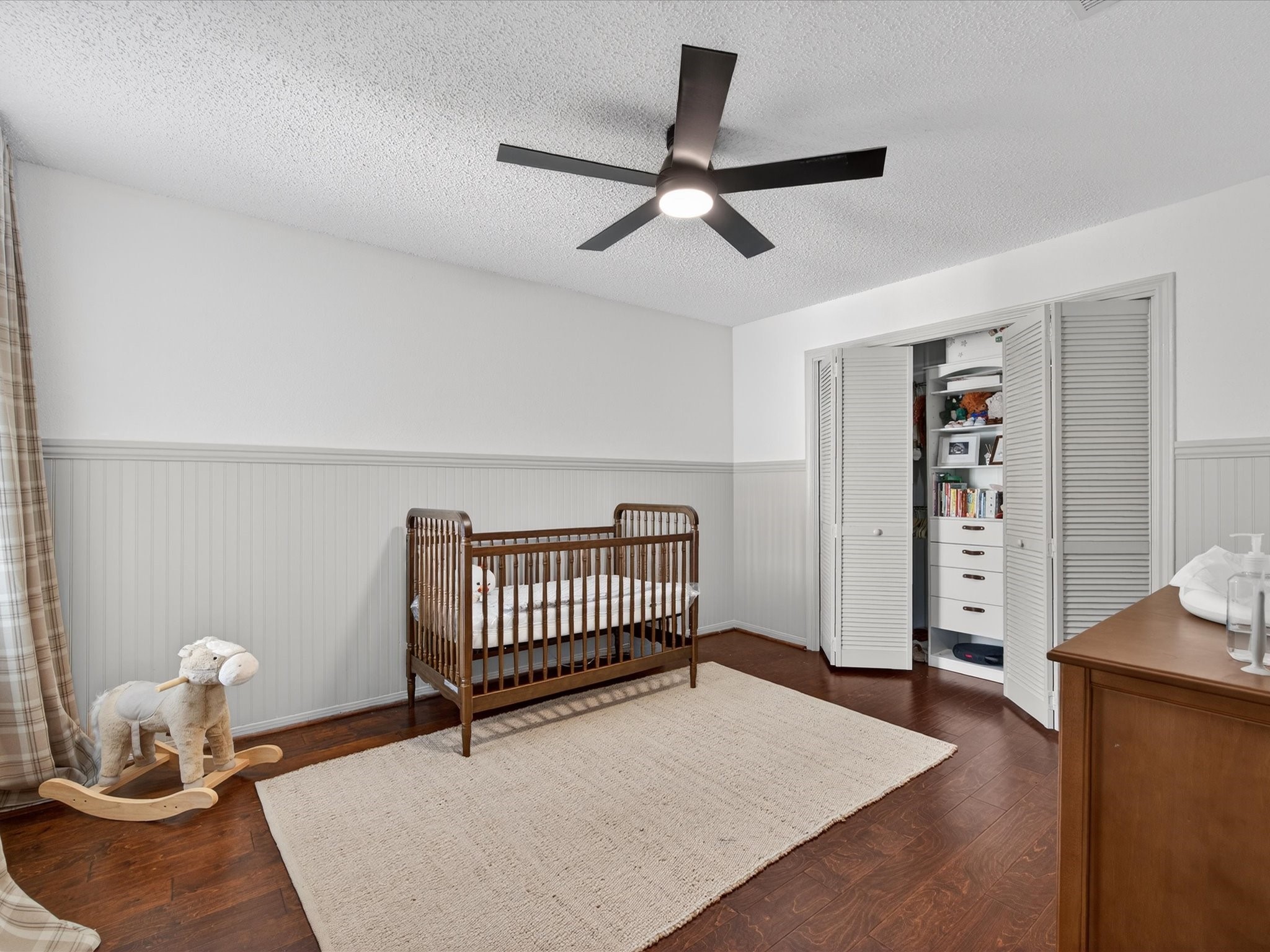 1676 Beaconshire Houston, TX 77077 - Photo 23 of 28 a living room with furniture