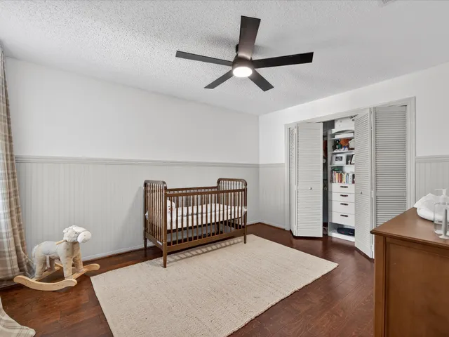 a bathroom with double vanity sinks and a mirror