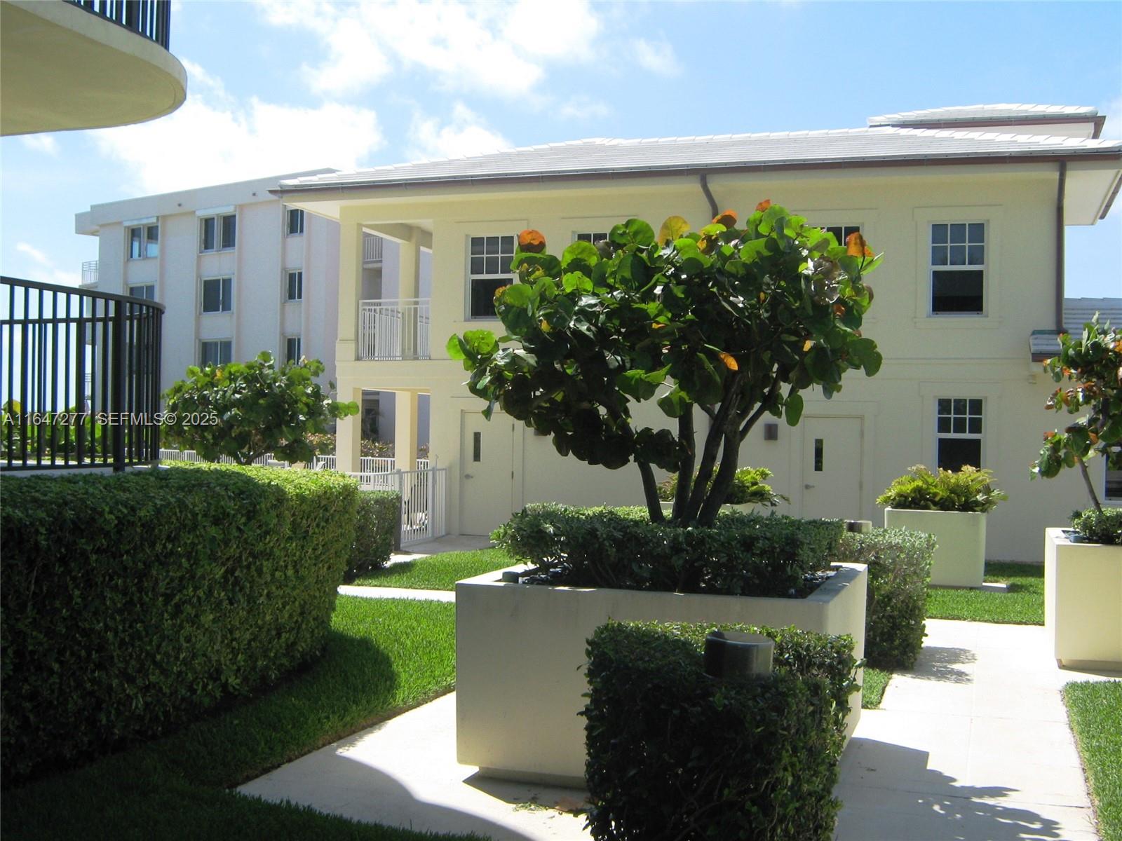 400 South Beach Road, Unit 802 Tequesta, FL 33469 - Photo 44 of 60 Community room