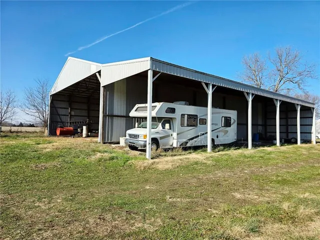 $1,150,000 | 19533 Highway 52, Pleasanton, KS 66075