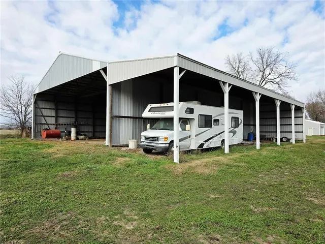 $1,150,000 | 19533 Highway 52, Pleasanton, KS 66075