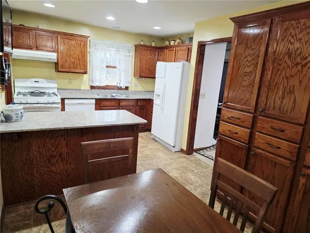 $1,150,000 | 19533 Highway 52, Pleasanton, KS 66075