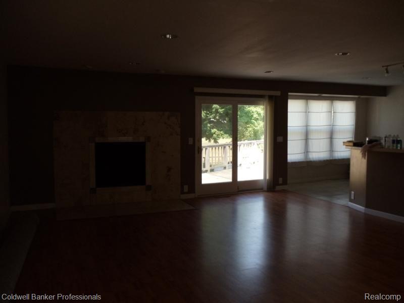 15566 Falk Road Holly, MI 48442 - Photo 4 of 20 KITCHEN NOOK AREA