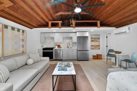 $1,289,000 | 1640 9th Avenue, Sacramento, CA 95818