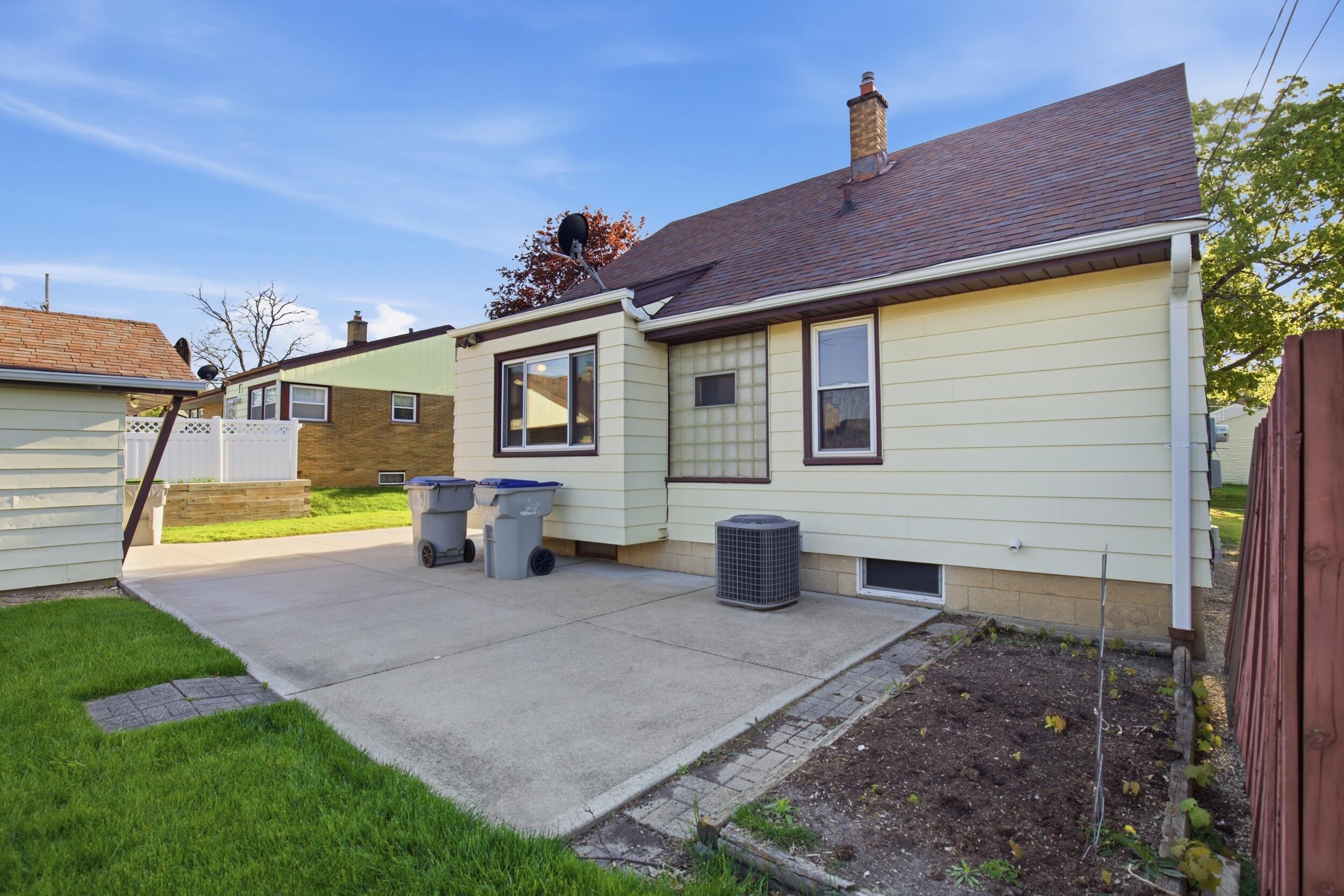 2608 South 63rd Street Milwaukee, WI 53219 - Photo 4 of 23 2608_s_63rd_035