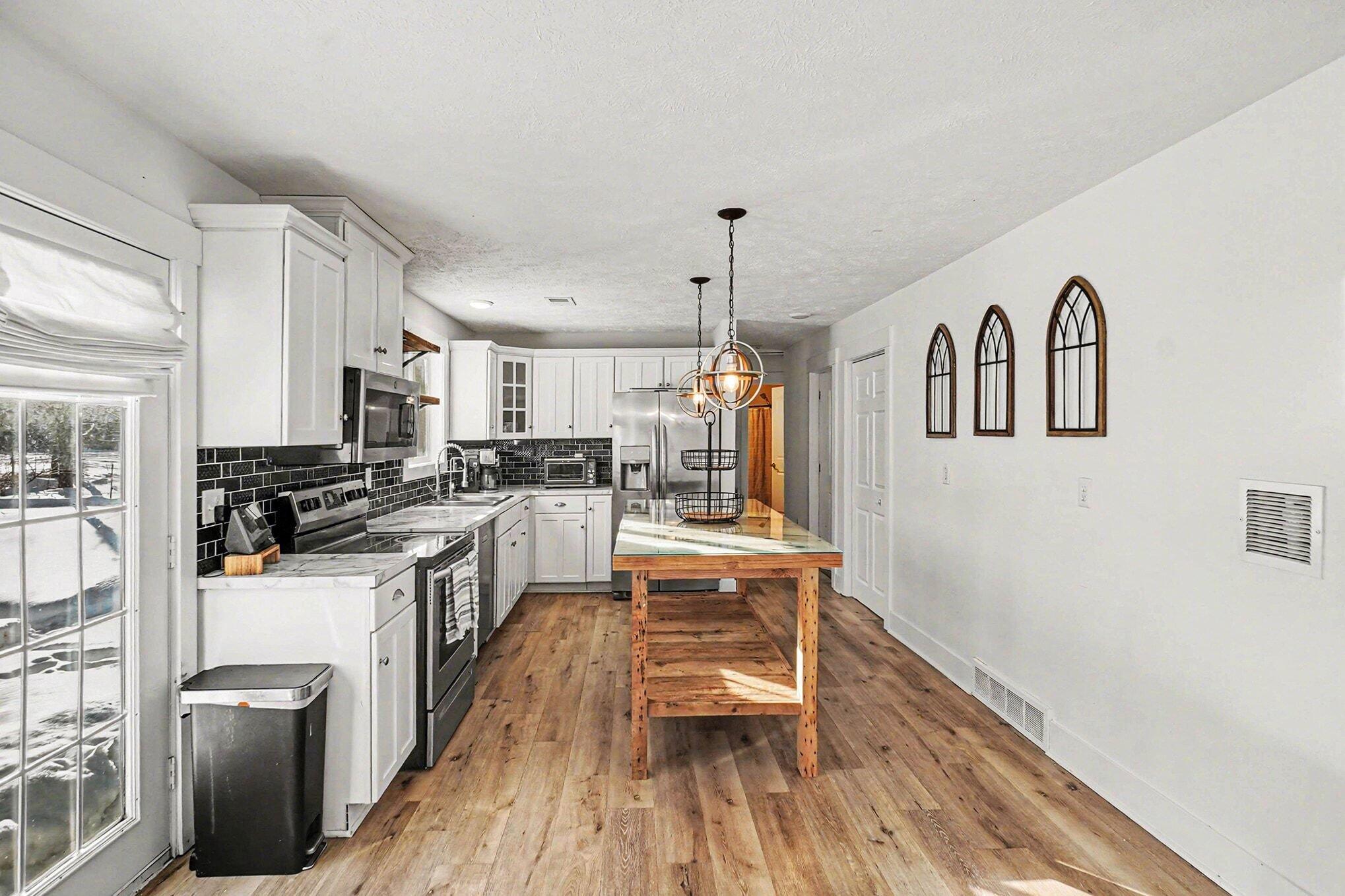 1480 Poulson Road Muskegon, MI 49445 - Photo 28 of 28 dining to kitchen