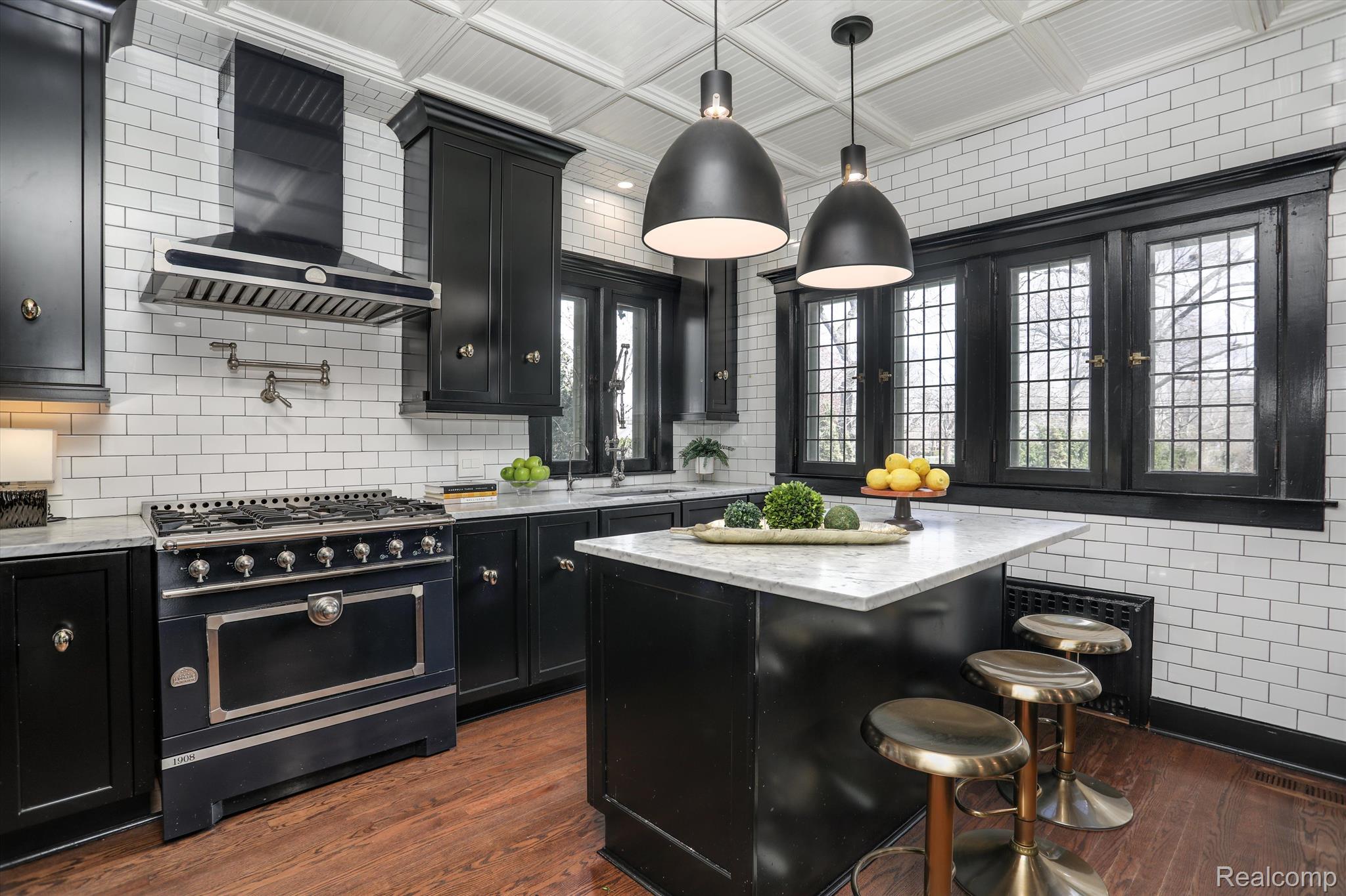 18 Ridge Road Pleasant Ridge, MI 48069 - Photo 20 of 54 Culinary masterpiece, note La Cornue range