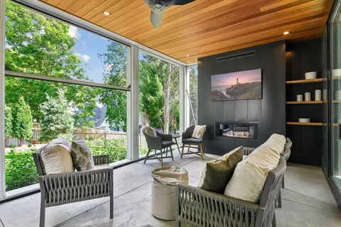 $2,000,000 | 1058 East Circle Drive, Wayzata, MN 55391