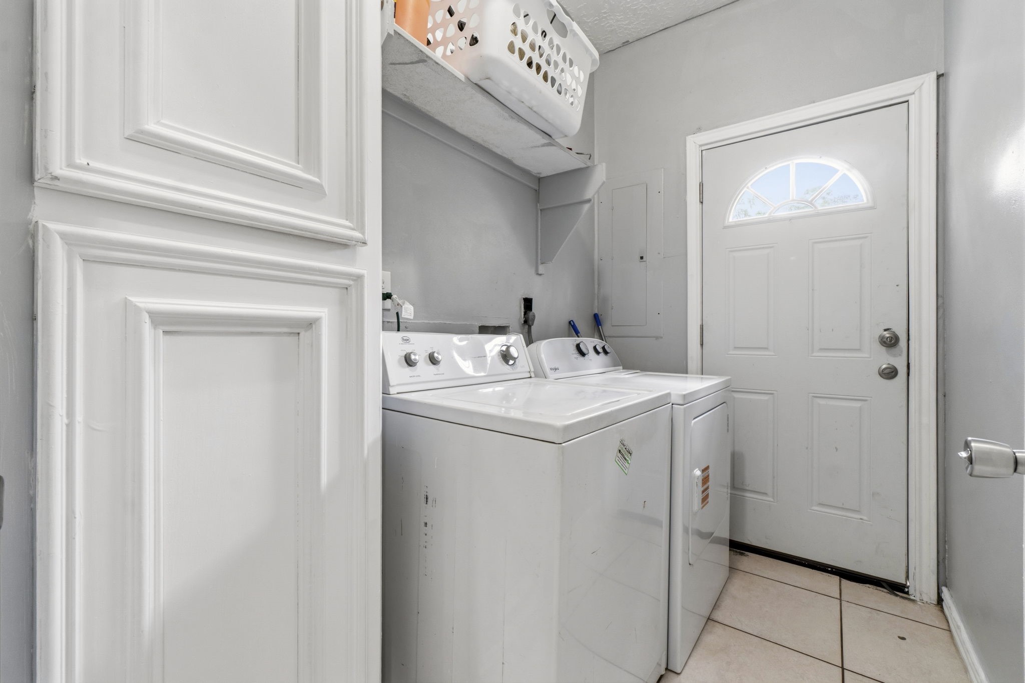 191 Burch Road Shepherd, TX 77371 - Photo 16 of 27 Laundry with door exiting to the side of the house