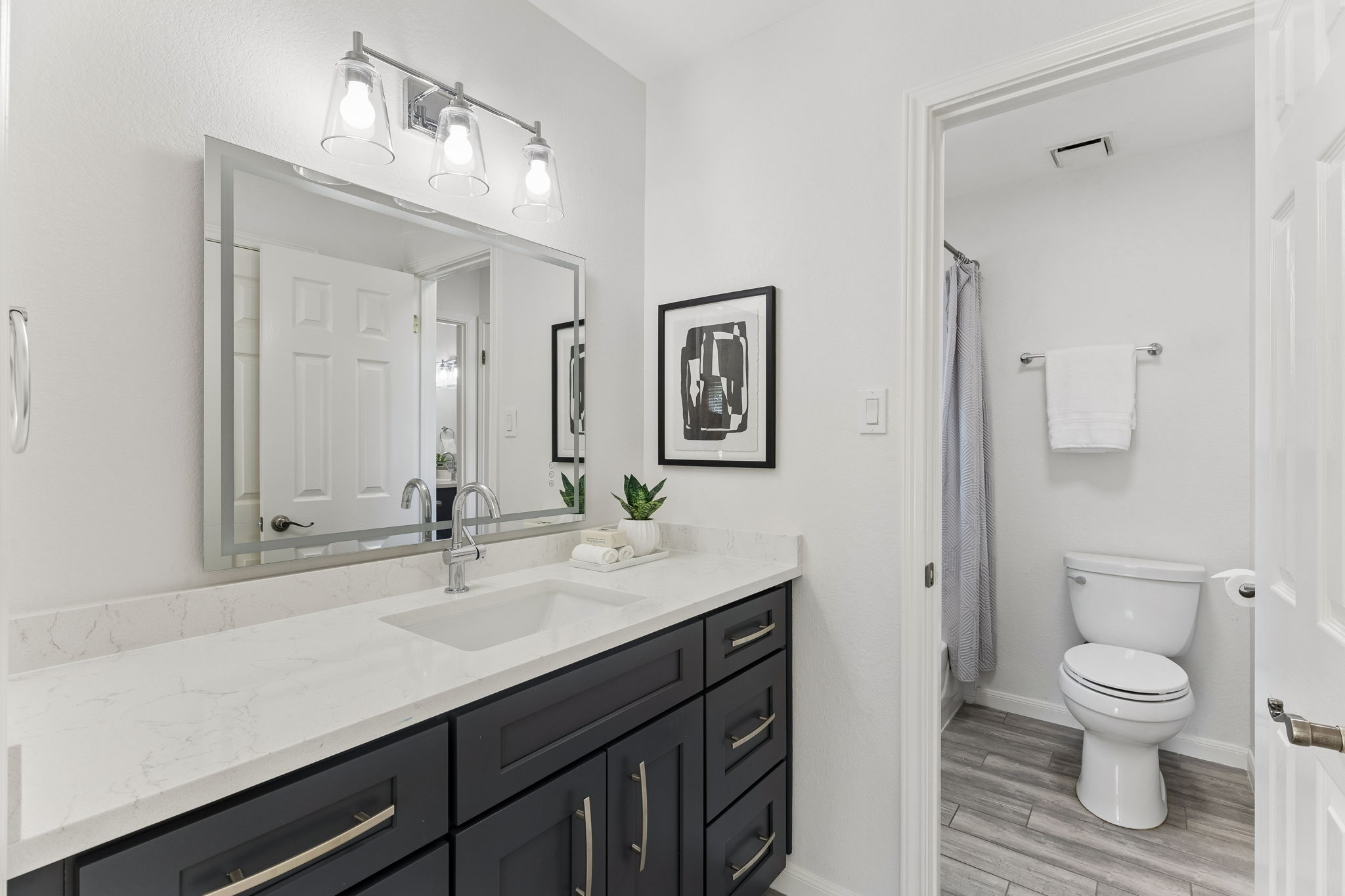 6557 Needham Lane Austin, TX 78739 - Photo 30 of 37 Private ensuite bath adds comfort and convenience to this secondary suite, creating the perfect guest or teen retreat