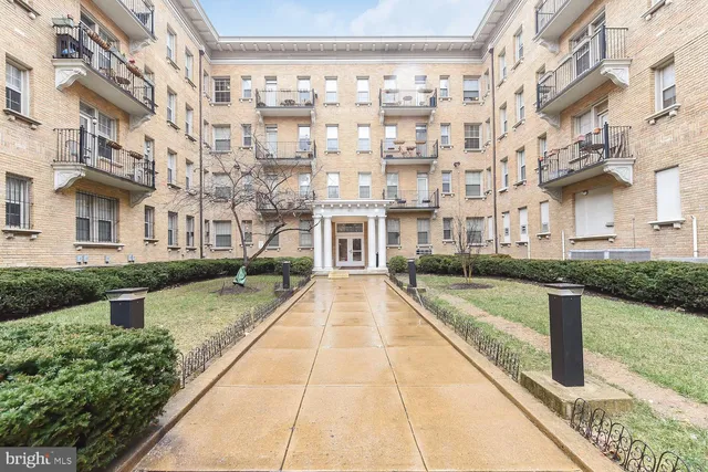 $2,325 | 1401 Columbia Road Northwest, Unit 302, Washington, DC 20009