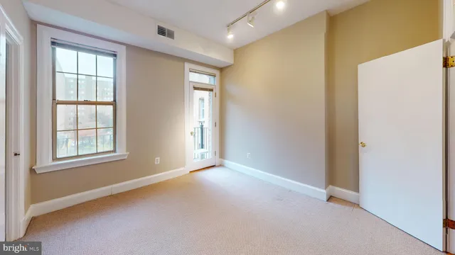 $2,325 | 1401 Columbia Road Northwest, Unit 302, Washington, DC 20009