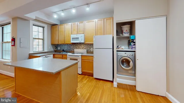 $2,325 | 1401 Columbia Road Northwest, Unit 302, Washington, DC 20009
