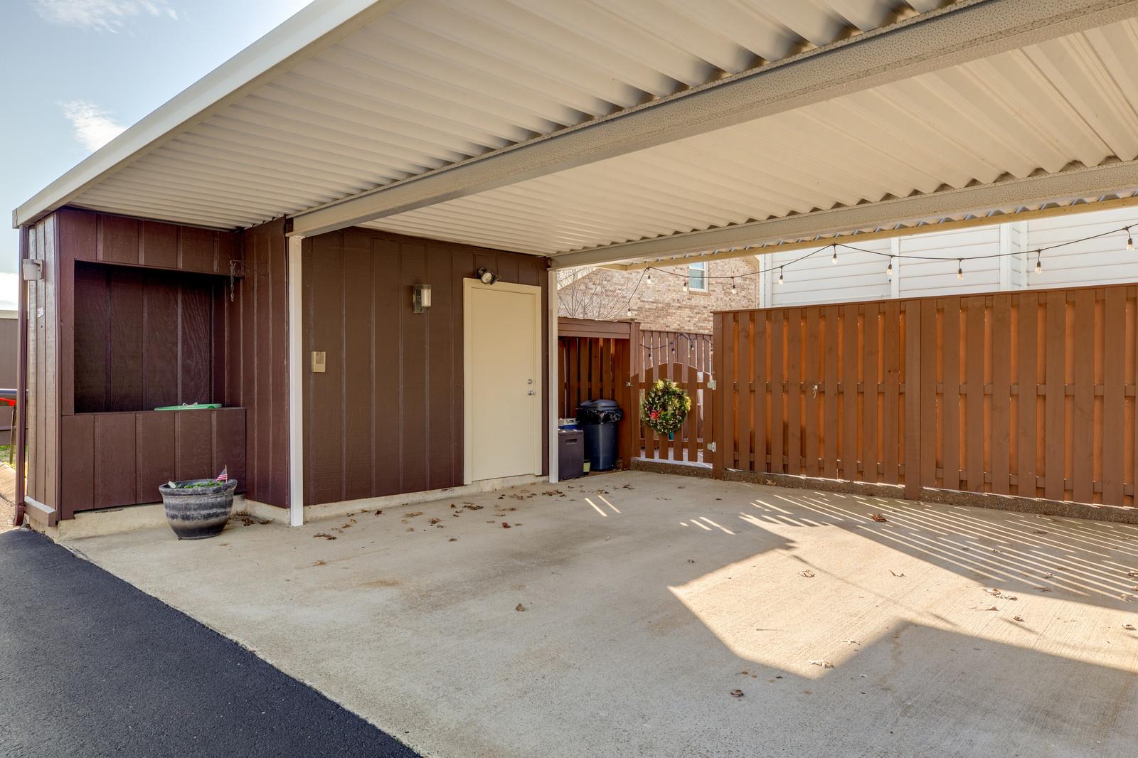 1306 General George Patton Road, Unit 1306 Nashville, TN 37221 - Photo 21 of 21 a view of a backyard of a house