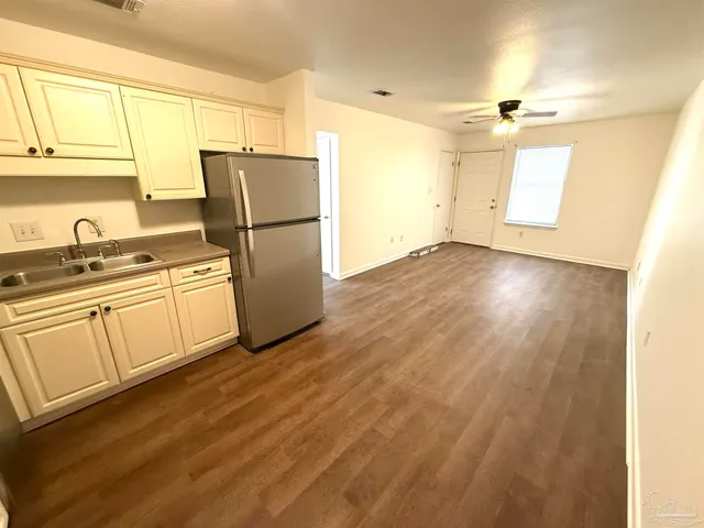 $1,300 | 3202 Redwood Lane, Unit D, Gulf Breeze, FL 32563