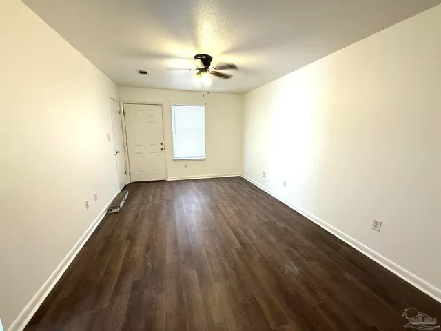 $1,300 | 3202 Redwood Lane, Unit D, Gulf Breeze, FL 32563