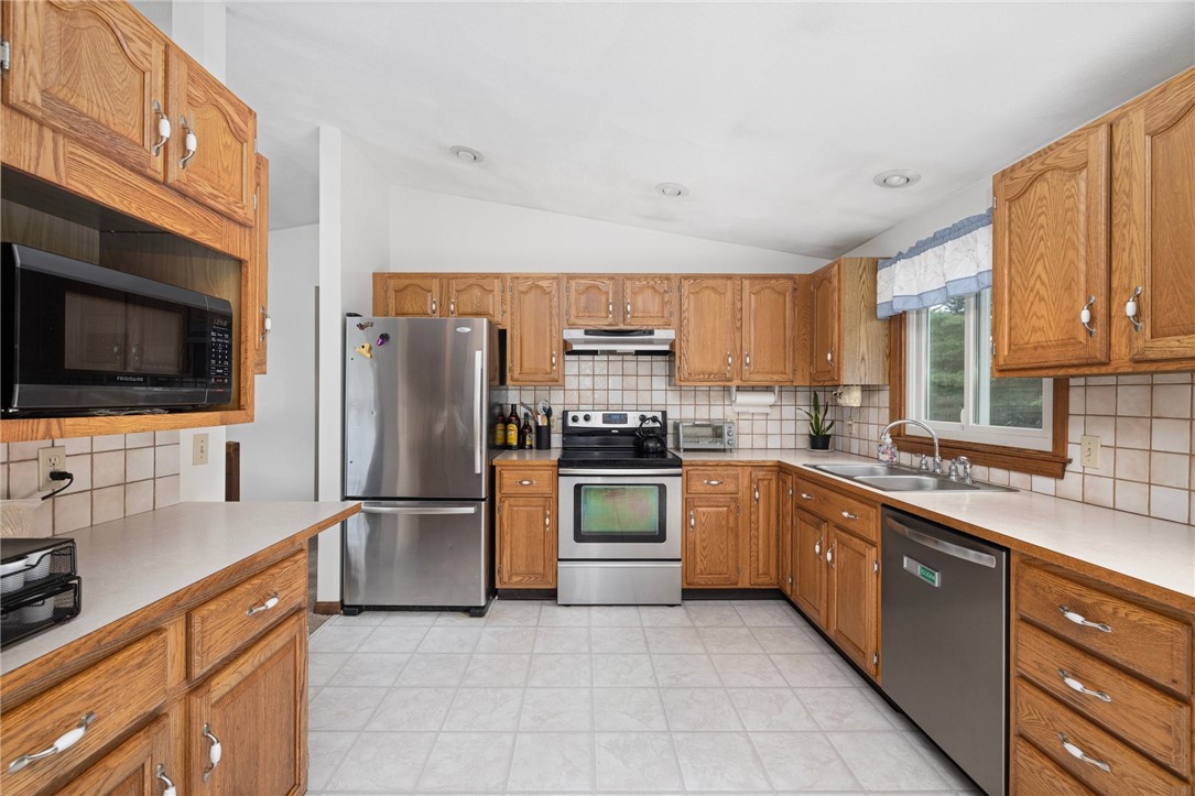 331 Harkney Hill Road Coventry, RI 02816 - Photo 8 of 26 Gallery Image 8